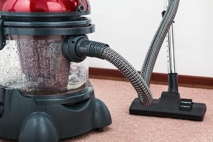 vacuum water 750x500 1 - Can Canister Vacuum Cleaners Suck Water 